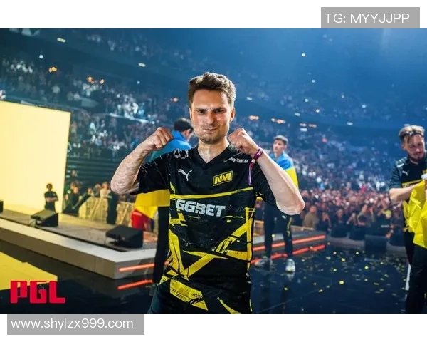 CS冬季大型锦标赛：NAVI新阵容首秀惊艳，战术配合完美